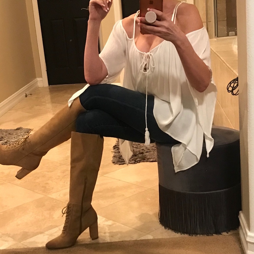 Maronie White Cold Shoulder Batwing Sleeve Blouse Top with front Keyhole Tie. - Picture 6 of 8